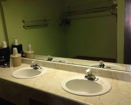 Royal Inn & Suites Mountain Grove Экстерьер фото